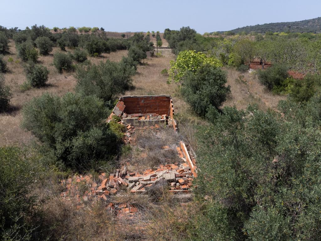 Moradia com terreno rústico em Benafim, para renovar - Image 18