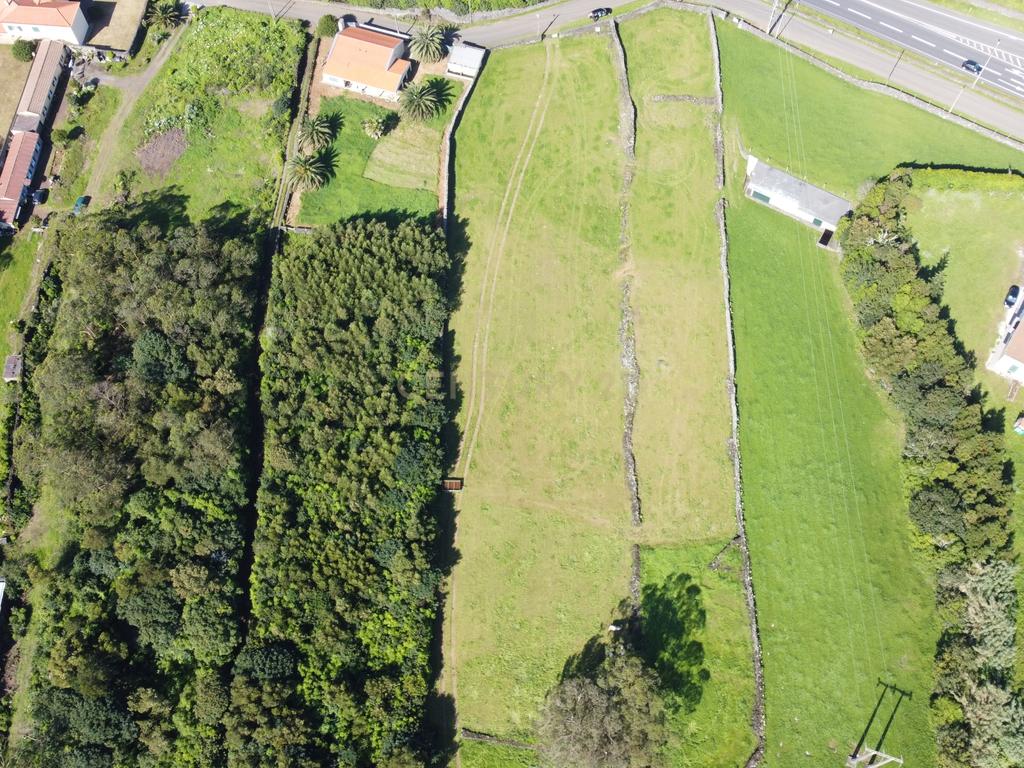 Terreno Urbanizável em Estrada da Ribeira Grande - Image 2