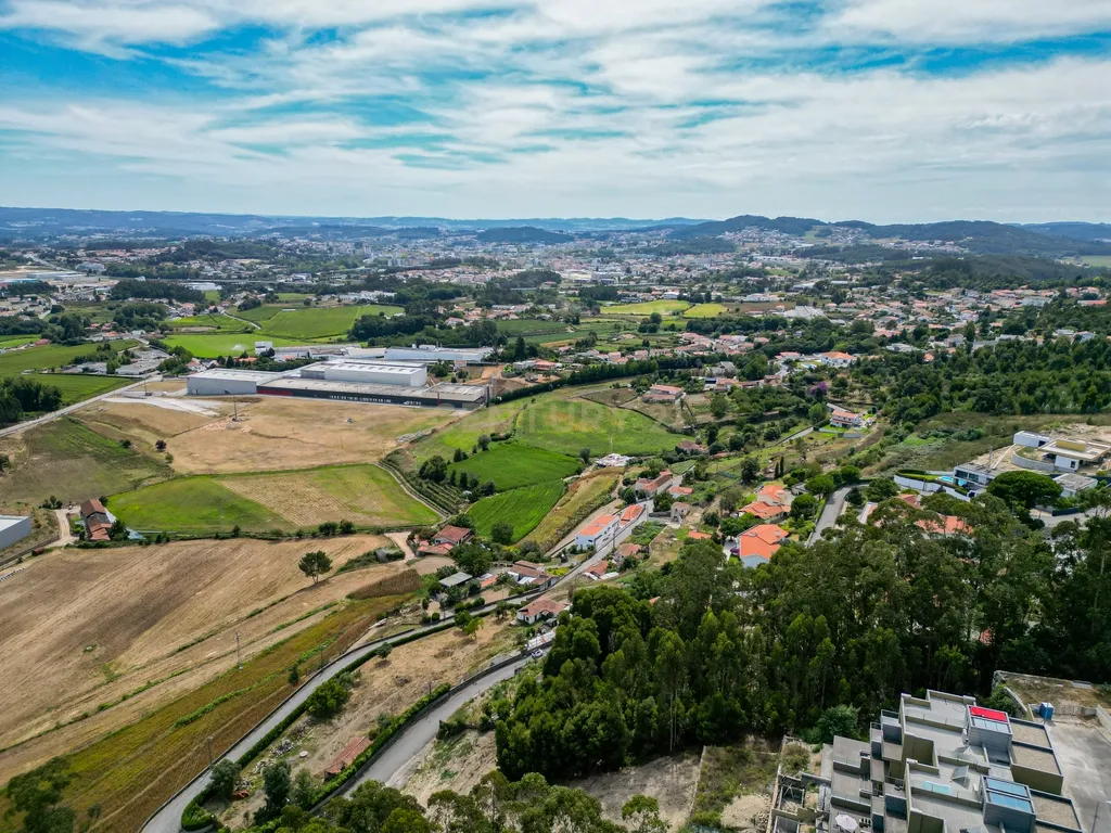 Terreno rústico, limítrofe com zona já urbana. Gavião, Vila Nova de Famalicão - Image 3