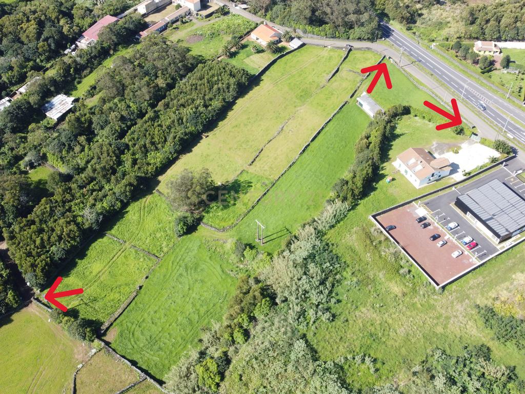 Terreno Urbanizável com Armazém em Estrada da Ribeira Grande - Image 11