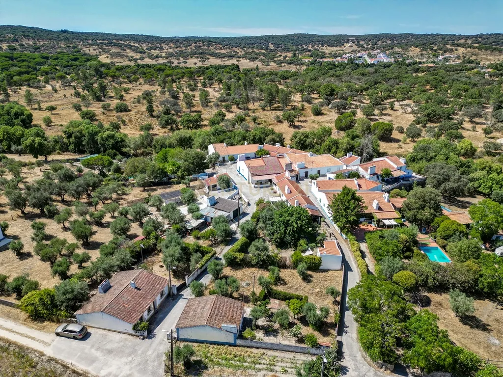 Moradia Térrea com Terreno de 950 m² a Apenas 8 km de Évora - Image 22