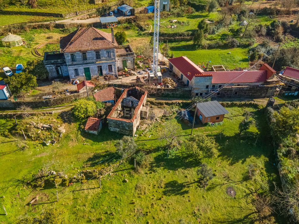 Moradia para Reconstrução com Terreno - Image 1