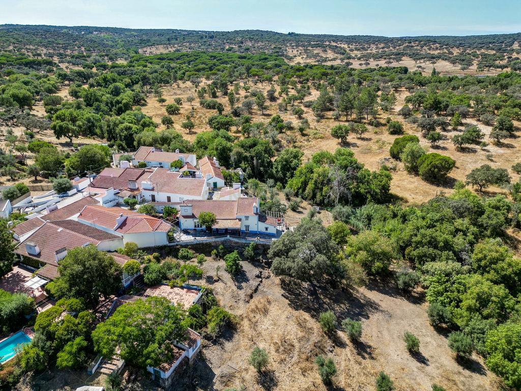 Moradia Térrea com Terreno de 950 m² a Apenas 8 km de Évora - Image 29