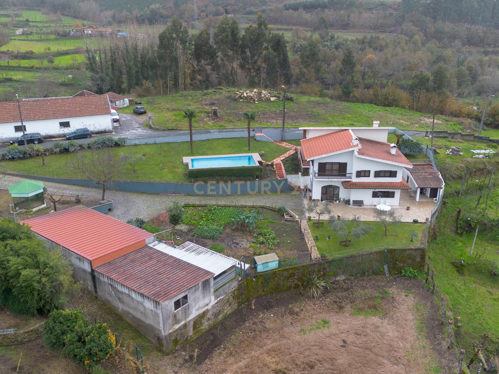 Moradia T4 com Piscina e Terreno – Fafe - Image 2