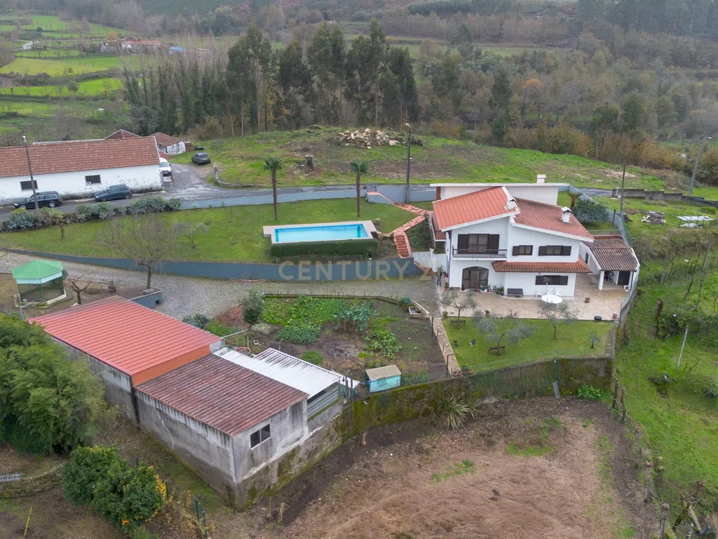 Moradia T4 com Piscina e Terreno – Fafe - Image 2