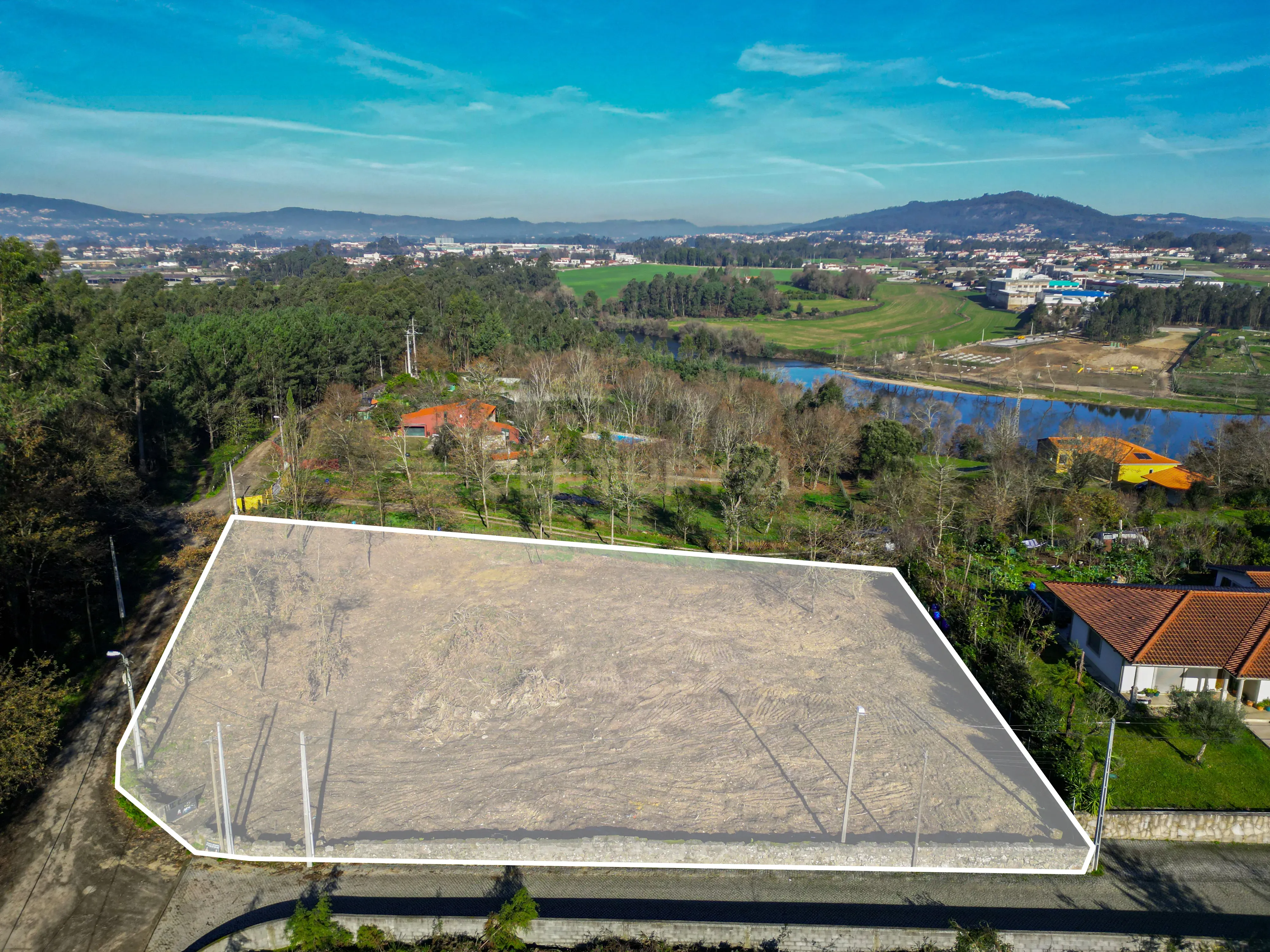 Terreno de Construção em Areias de Vilar, Barcelos – 3177 m² a 5 km do Centro de Barcelos - Image 1