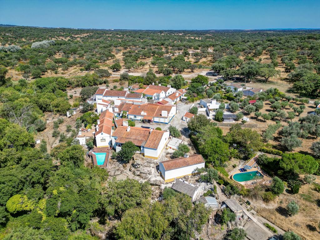 Moradia Térrea com Terreno de 950 m² a Apenas 8 km de Évora - Image 28