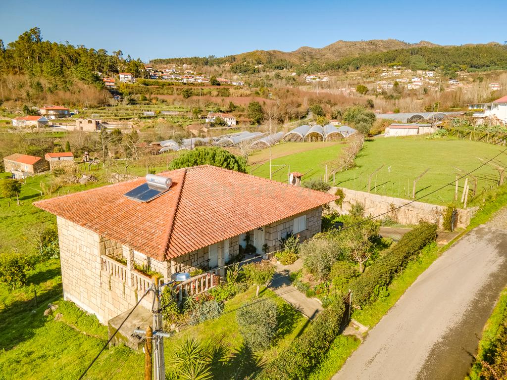 Moradia V3 em pedra Sande, Marco de Canaveses - Image 1