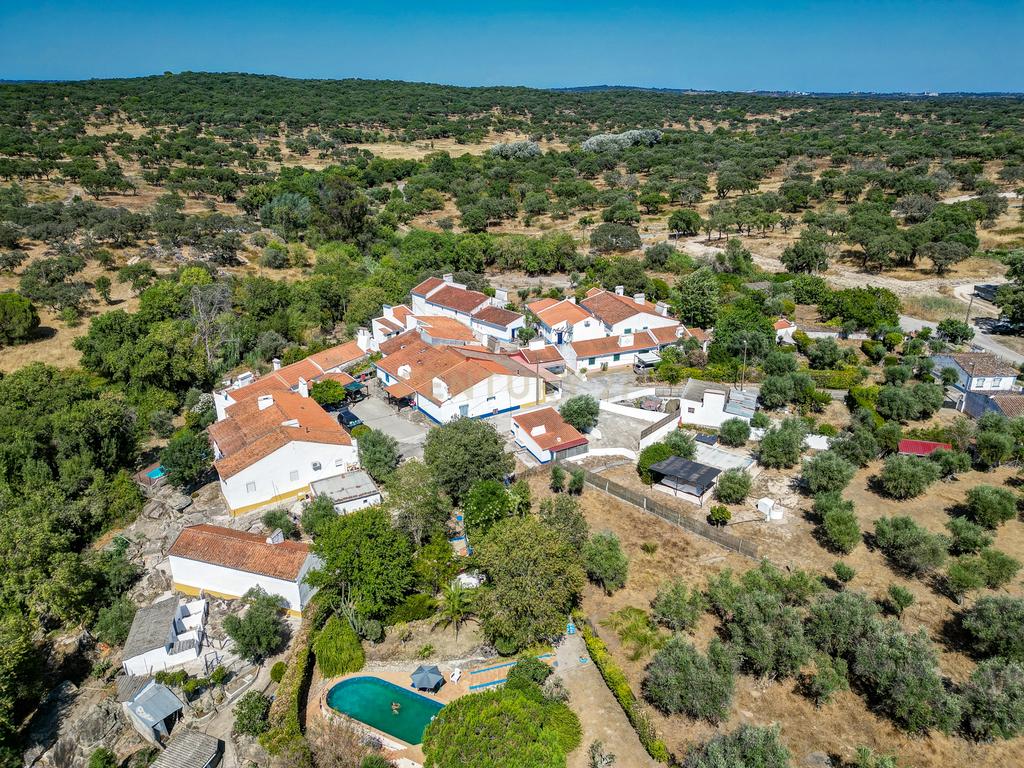Moradia Térrea com Terreno de 950 m² a Apenas 8 km de Évora - Image 33