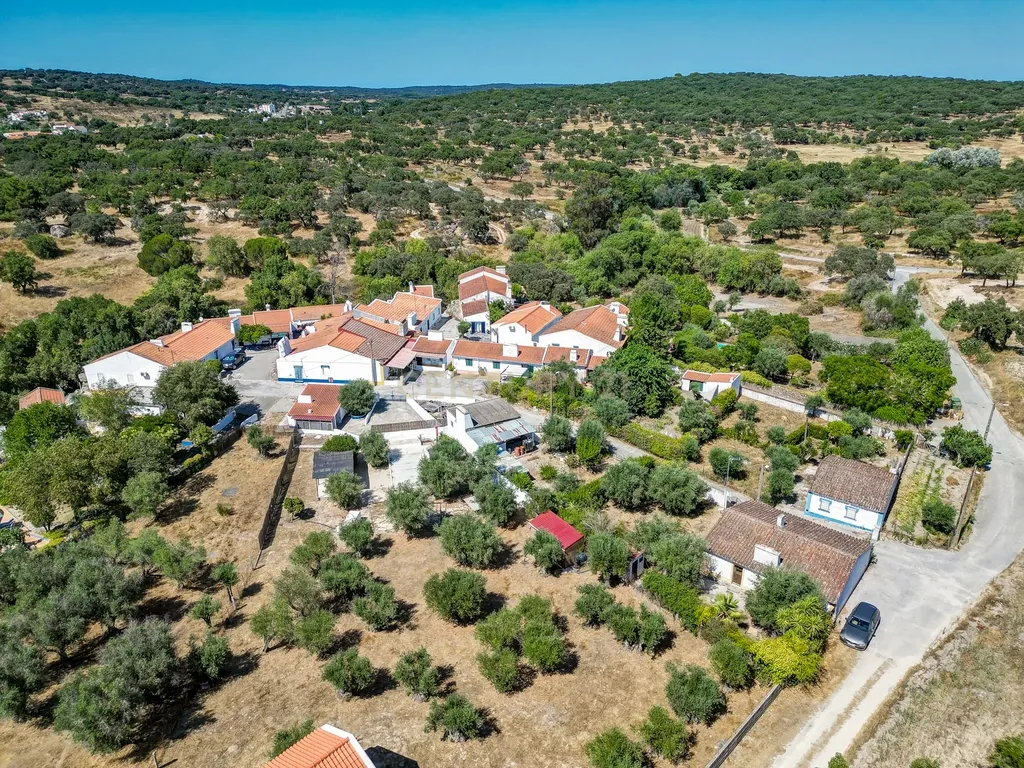 Moradia Térrea com Terreno de 950 m² a Apenas 8 km de Évora - Image 31