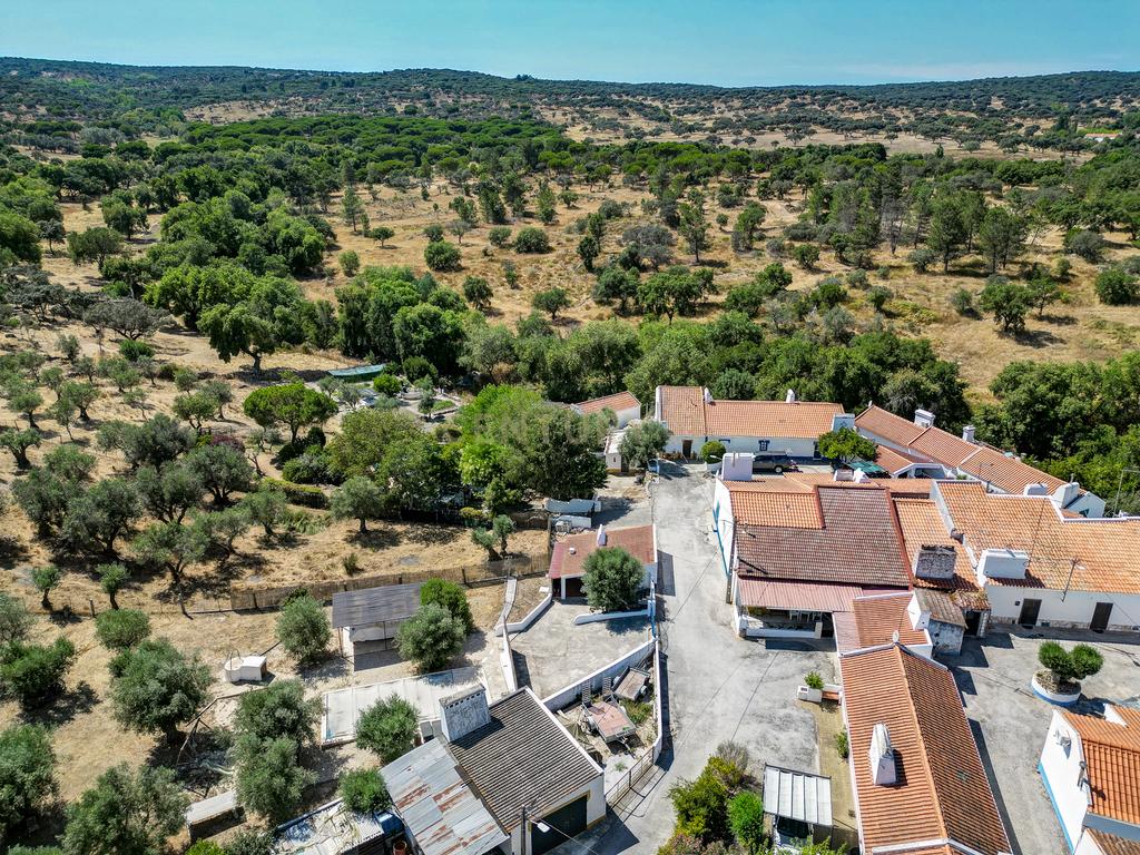 Moradia Térrea com Terreno de 950 m² a Apenas 8 km de Évora - Image 30