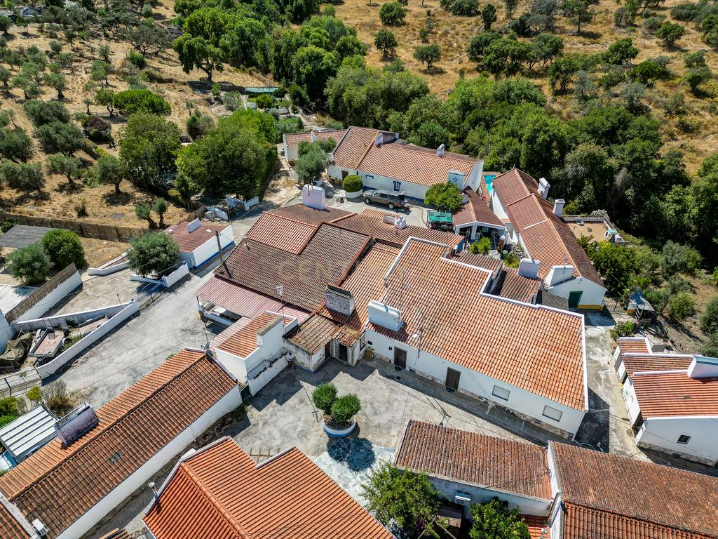 Moradia Térrea com Terreno de 950 m² a Apenas 8 km de Évora - Image 19