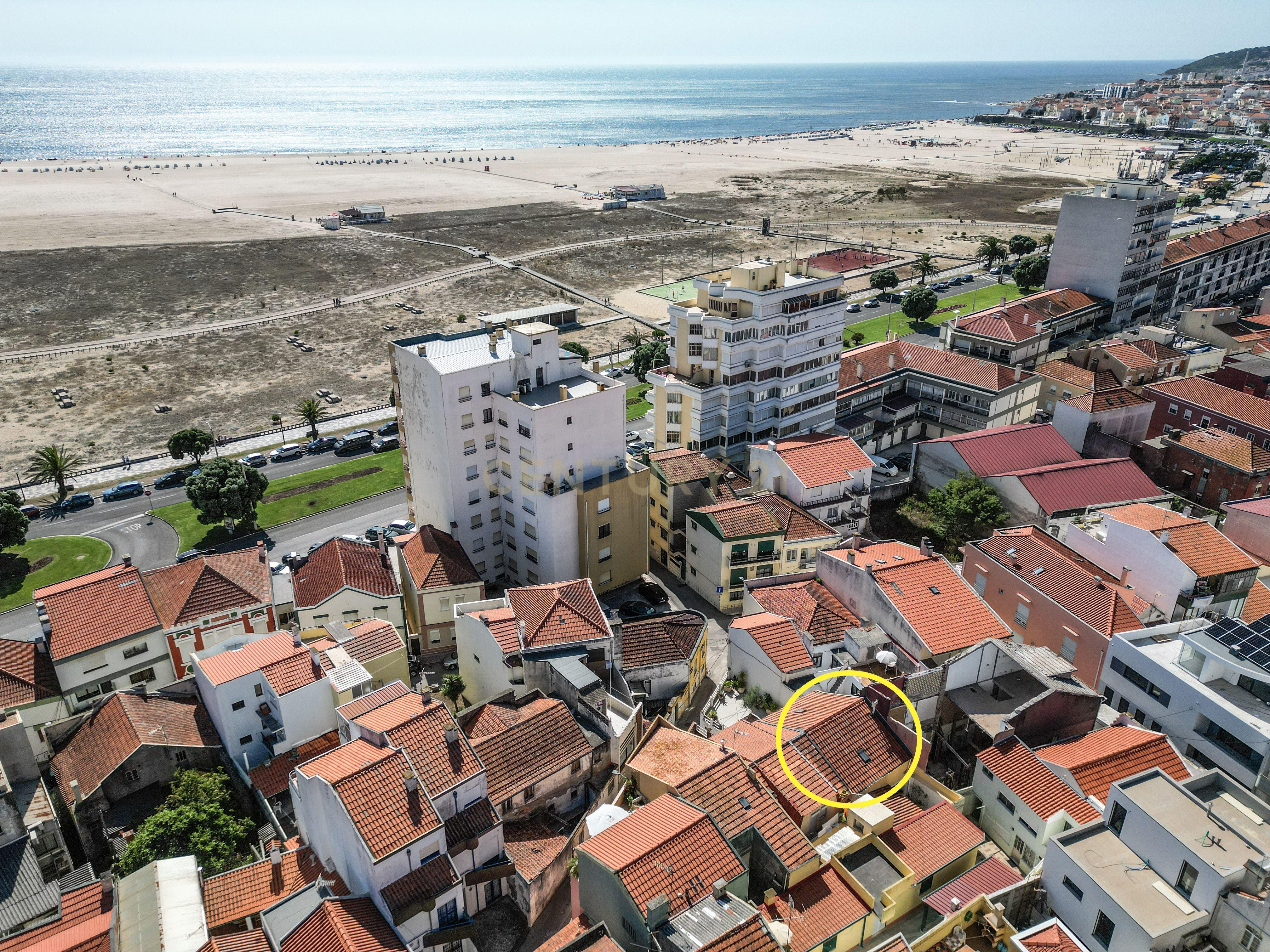 Moradia T3 de traça tradicional no centro perto da Praia - Image 23