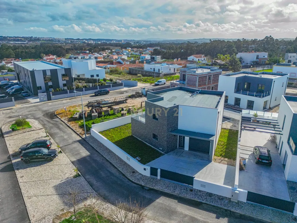 Moradia T4 nova, á estreia em Campo, Caldas da Rainha - Image 4