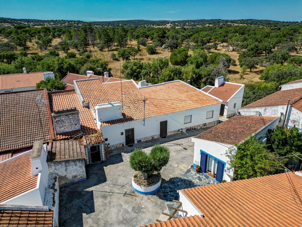 Moradia Térrea com Terreno de 950 m² a Apenas 8 km de Évora - Image 15
