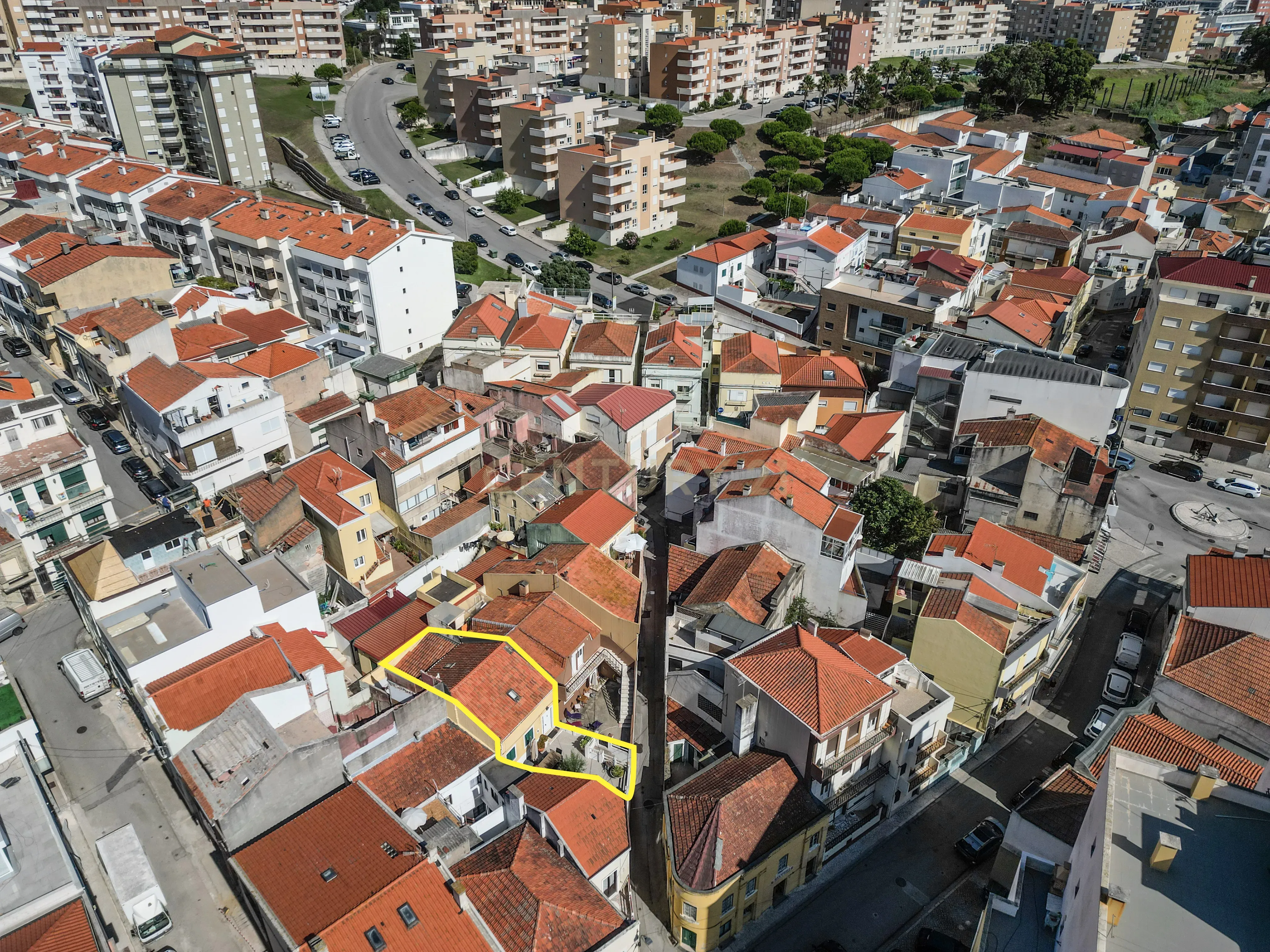 Moradia T3 de traça tradicional no centro perto da Praia - Image 25