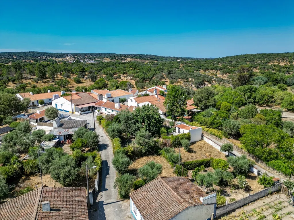 Moradia Térrea com Terreno de 950 m² a Apenas 8 km de Évora - Image 32