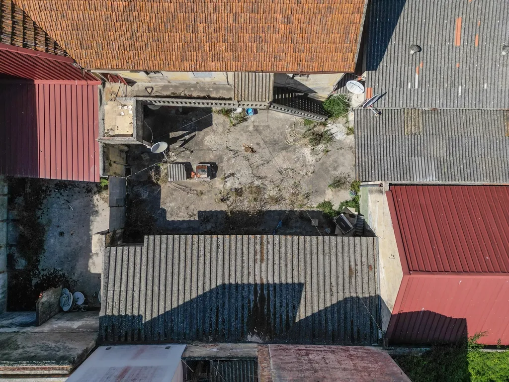 Espaço urbano c/ projecto de arquitectura e PIP aprovado para um edificio misto. - Image 16