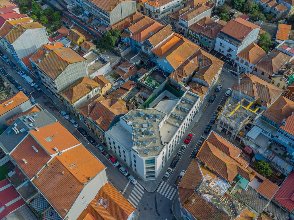 Espaço e Sofisticação: T1 no Coração de Gaia - Image 36