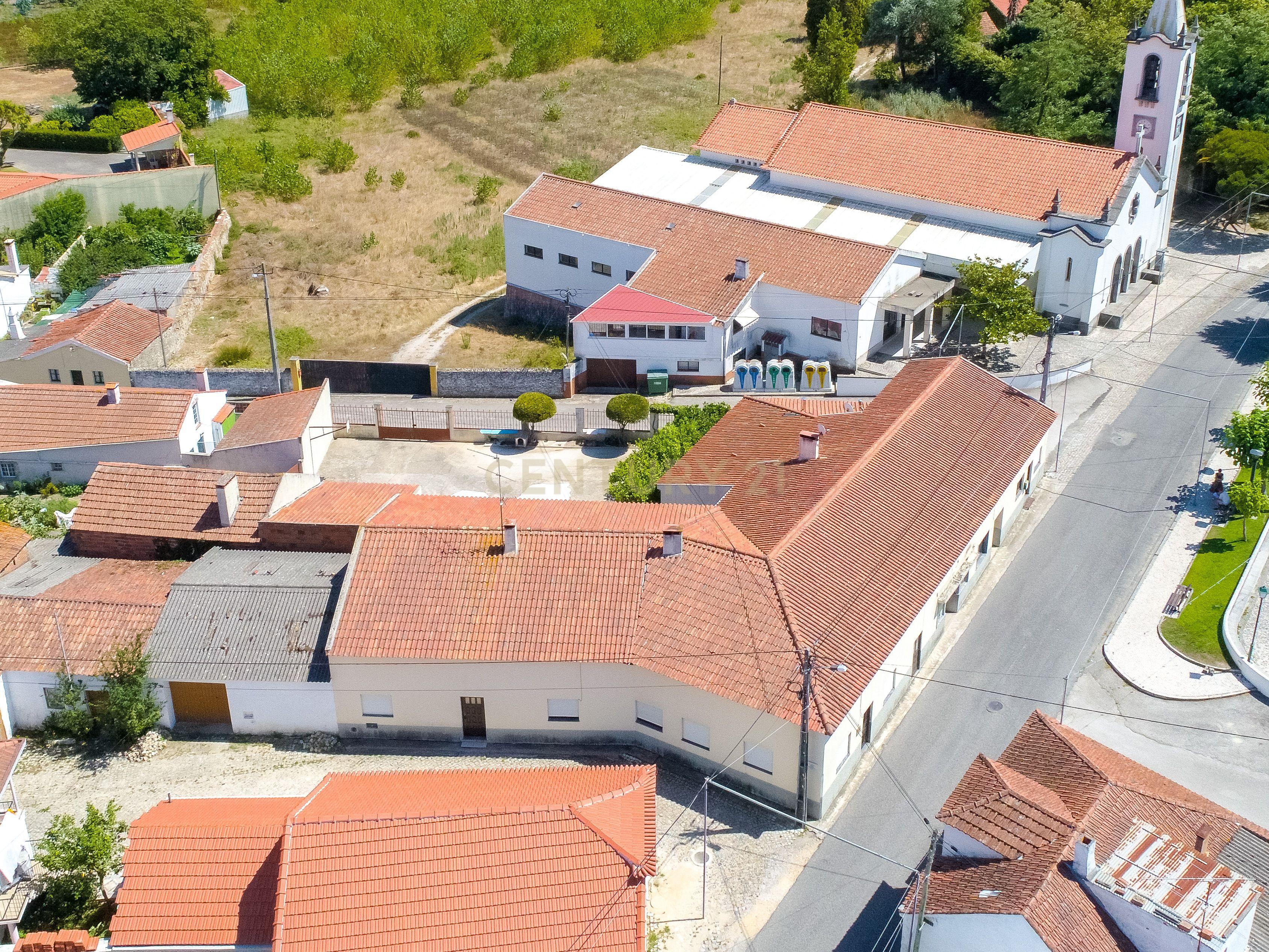Excelente moradia T5, Rua dos Carreirinhos, Calvaria de cima - Image 1