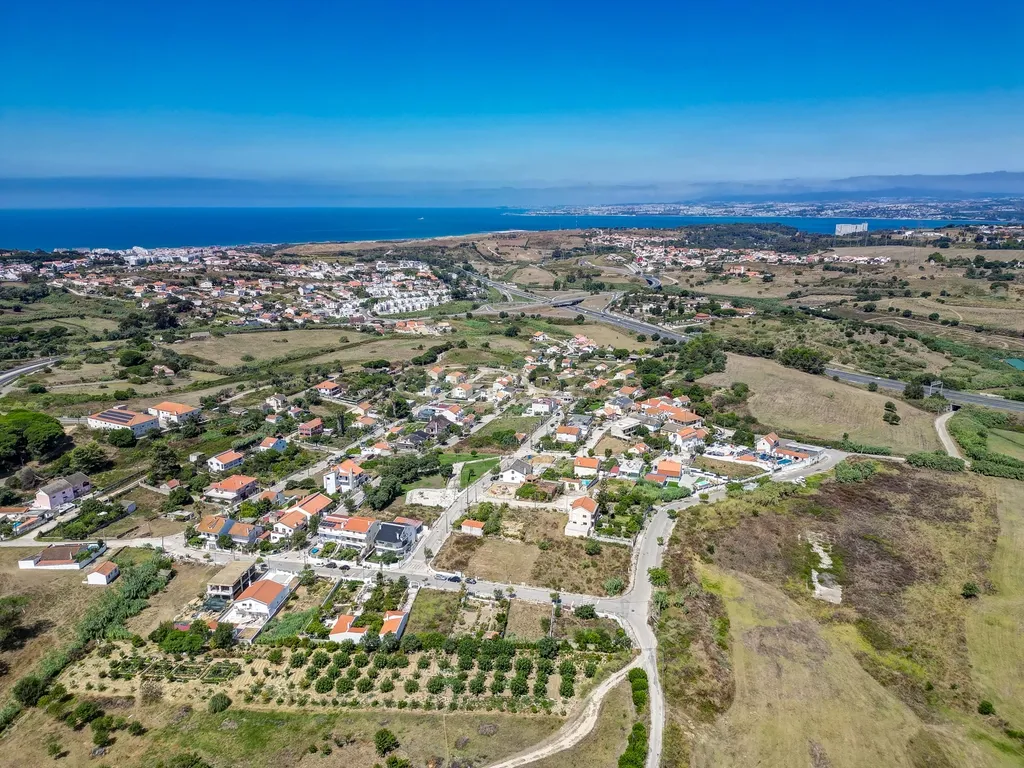 Perto das Praias da Costa da Caparica,( Quintinha) edificada em terreno URBANO de 312m2. Para uma NOVA CONSTRUÇÃO DE CERCA 170m2. - Image 6