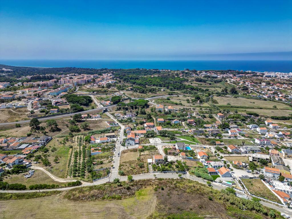 Perto das Praias da Costa da Caparica,( Quintinha) edificada em terreno URBANO de  312m2. Para uma  NOVA CONSTRUÇÃO DE CERCA 170m2. - Image 9