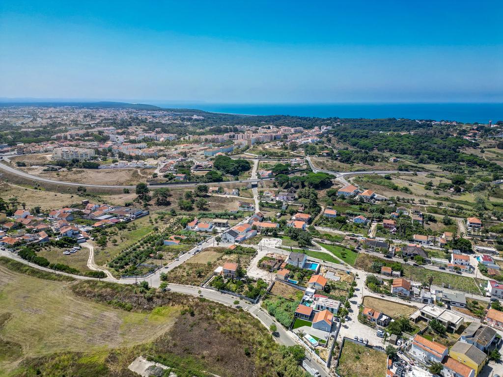 Perto das Praias da Costa da Caparica,( Quintinha) edificada em terreno URBANO de  312m2. Para uma  NOVA CONSTRUÇÃO DE CERCA 170m2. - Image 10