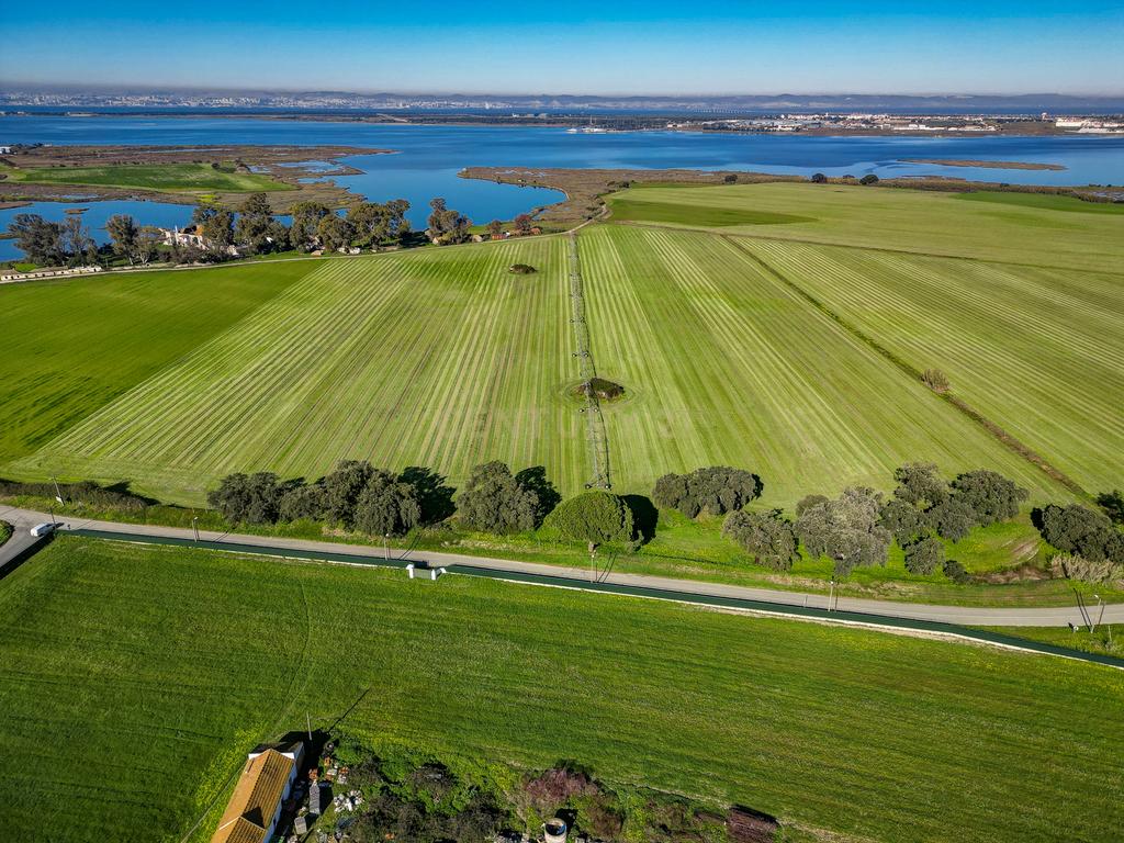 Quinta na margem sul do Tejo, com 105ha, com 5.000m2 de área urbana. - Image 19