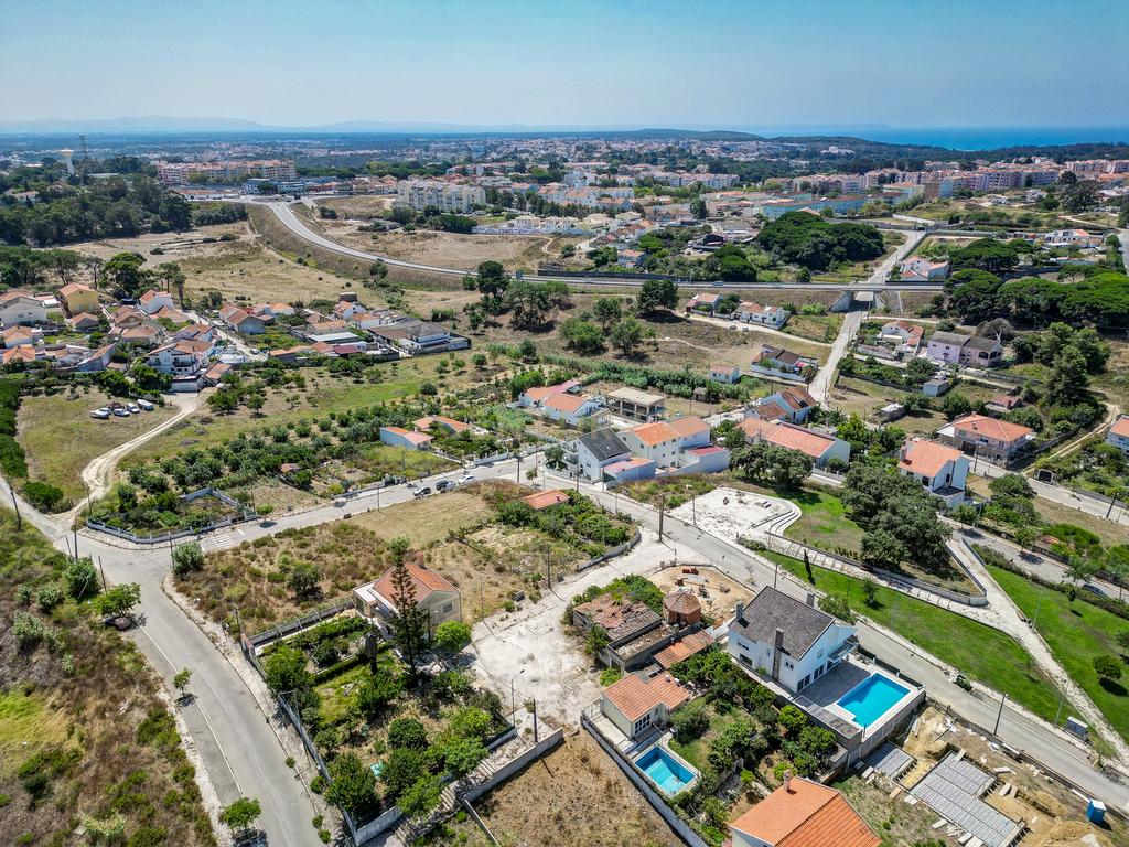 Perto das Praias da Costa da Caparica,( Quintinha) edificada em terreno URBANO de  312m2. Para uma  NOVA CONSTRUÇÃO DE CERCA 170m2. - Image 14
