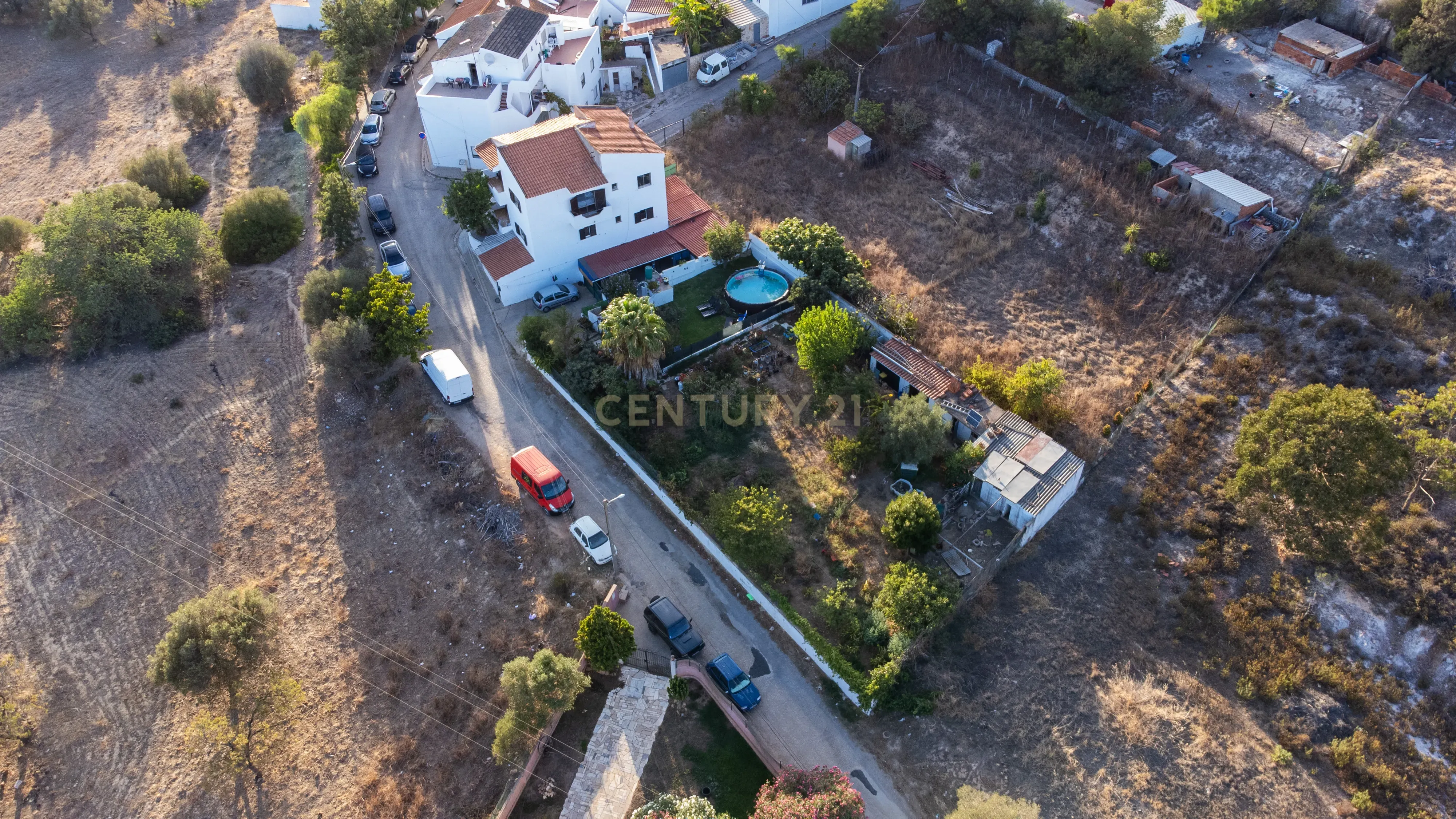 Casa Isolada em Algoz com 7 Quartos e 5 WC - Image 1