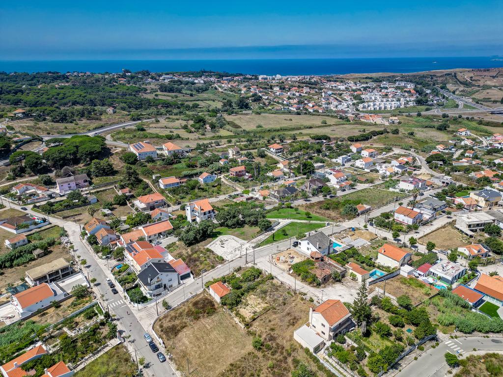 Perto das Praias da Costa da Caparica,( Quintinha) edificada em terreno URBANO de  312m2. Para uma  NOVA CONSTRUÇÃO DE CERCA 170m2. - Image 16