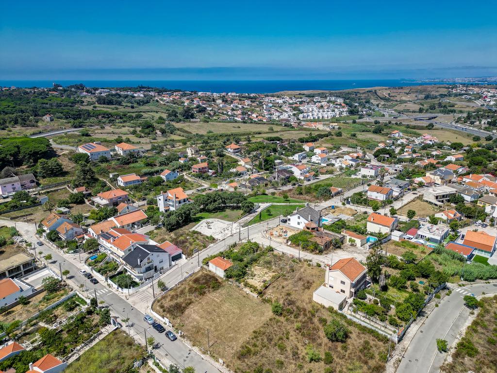 Perto das Praias da Costa da Caparica,( Quintinha) edificada em terreno URBANO de  312m2. Para uma  NOVA CONSTRUÇÃO DE CERCA 170m2. - Image 17