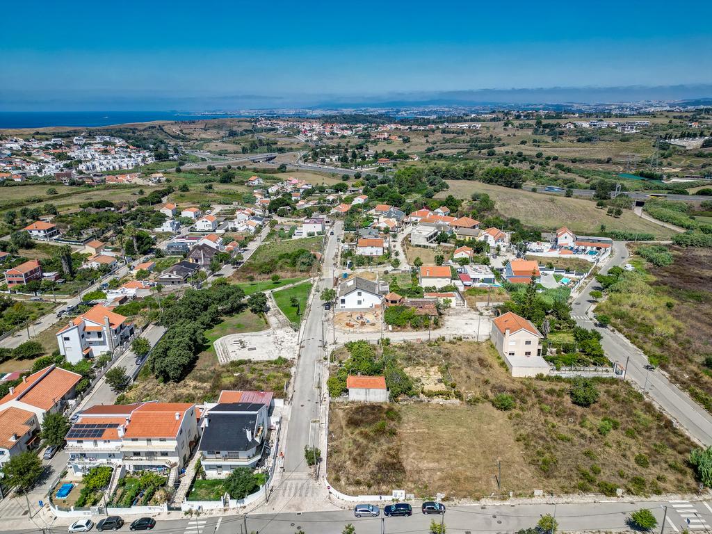 Perto das Praias da Costa da Caparica,( Quintinha) edificada em terreno URBANO de  312m2. Para uma  NOVA CONSTRUÇÃO DE CERCA 170m2. - Image 18