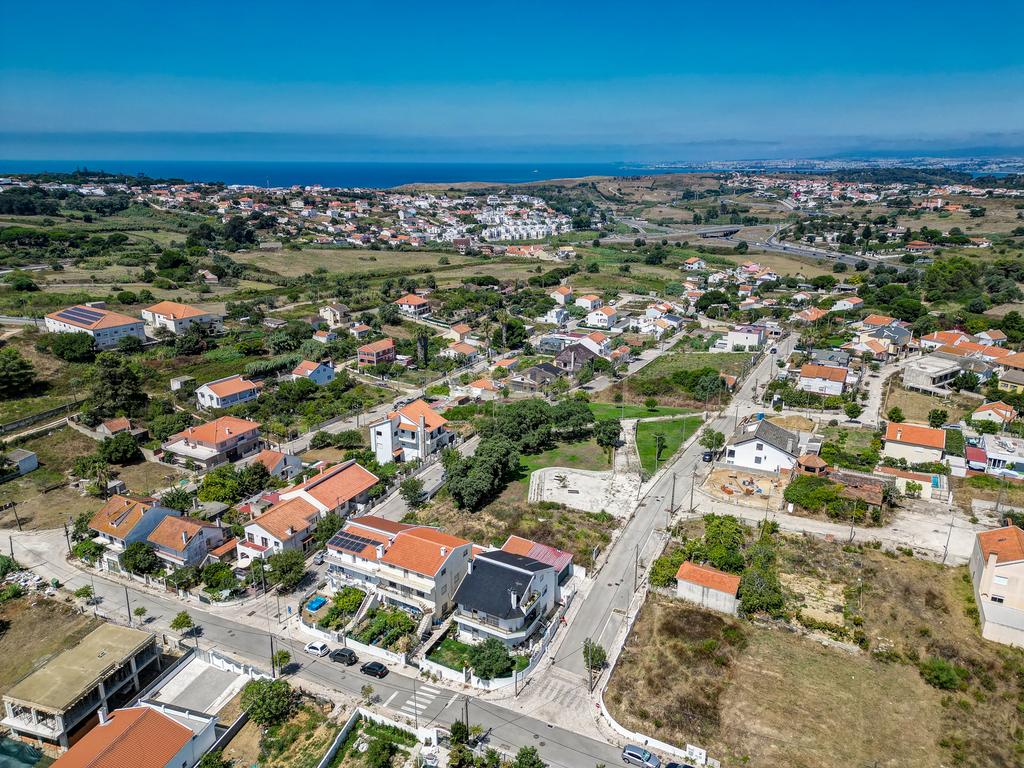 Perto das Praias da Costa da Caparica,( Quintinha) edificada em terreno URBANO de  312m2. Para uma  NOVA CONSTRUÇÃO DE CERCA 170m2. - Image 19
