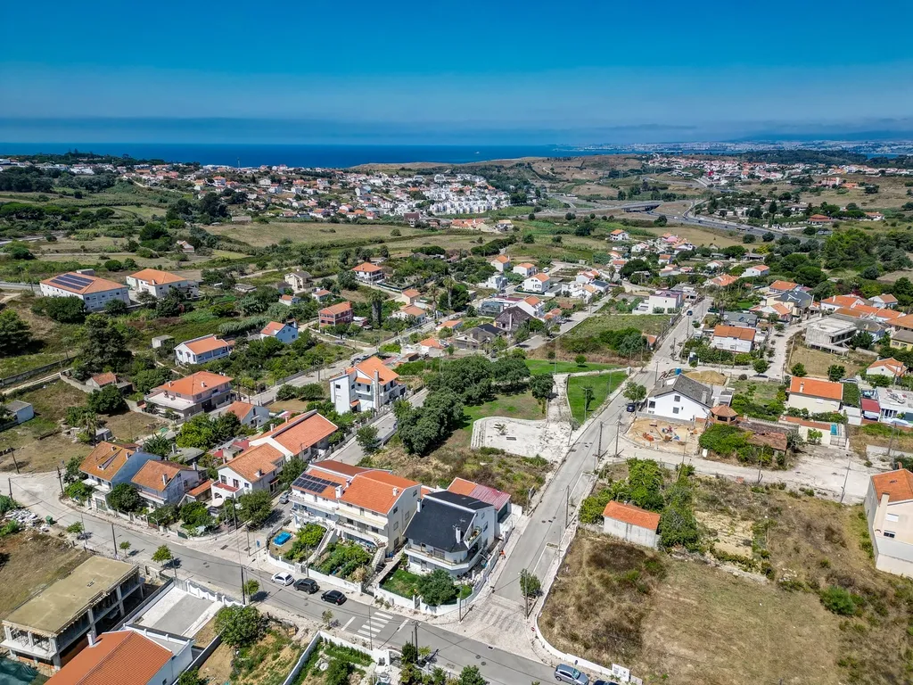 Perto das Praias da Costa da Caparica,( Quintinha) edificada em terreno URBANO de 312m2. Para uma NOVA CONSTRUÇÃO DE CERCA 170m2. - Image 19