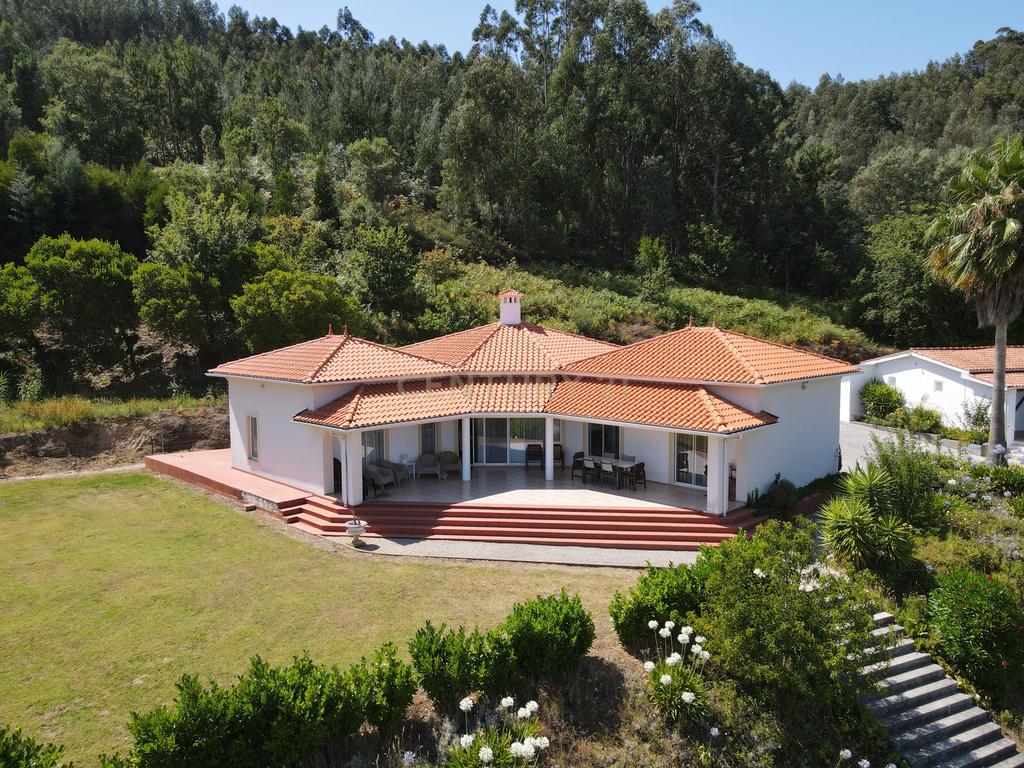 Moradia T3 + T2 térrea com anexo ,piscina,garagem e jardim com vistas panorâmicas numa localização única a 5 min. de V.N de Poiares - Image 7