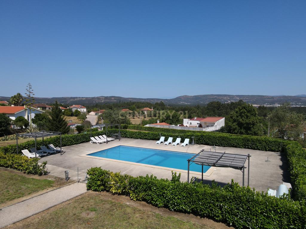 Moradia T3 + T2 térrea com anexo ,piscina,garagem e jardim com vistas panorâmicas numa localização única a 5 min. de V.N de Poiares - Image 3