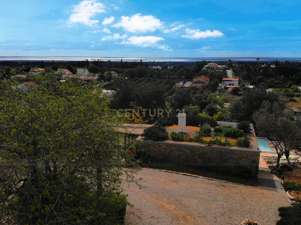 MORADIA TÉRREA T3 DE LUXO – ARQUITETURA CONTEMPORÂNEA EM PEDRA, A 8 MINUTOS DE TAVIRA - Image 5