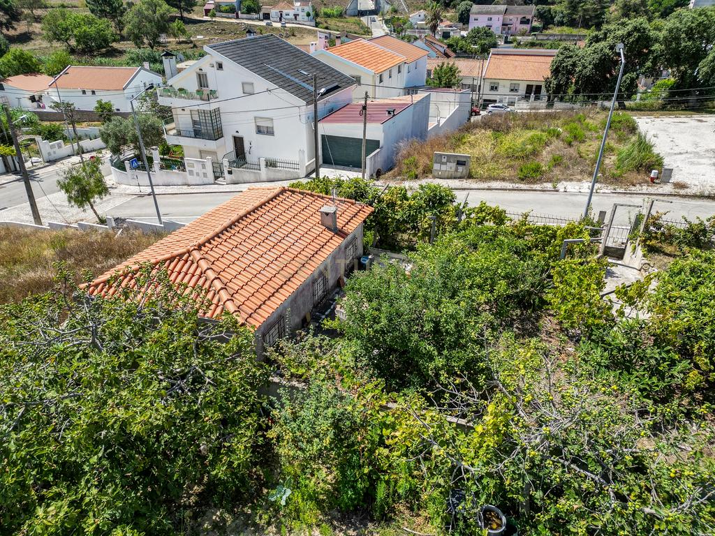 Perto das Praias da Costa da Caparica,( Quintinha) edificada em terreno URBANO de  312m2. Para uma  NOVA CONSTRUÇÃO DE CERCA 170m2. - Image 30