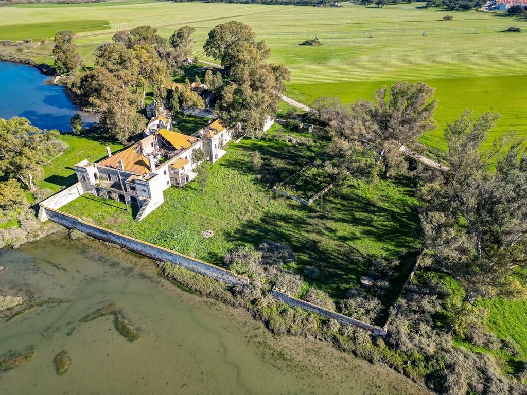Quinta na margem sul do Tejo, com 105ha, com 5.000m2 de área urbana. - Image 18