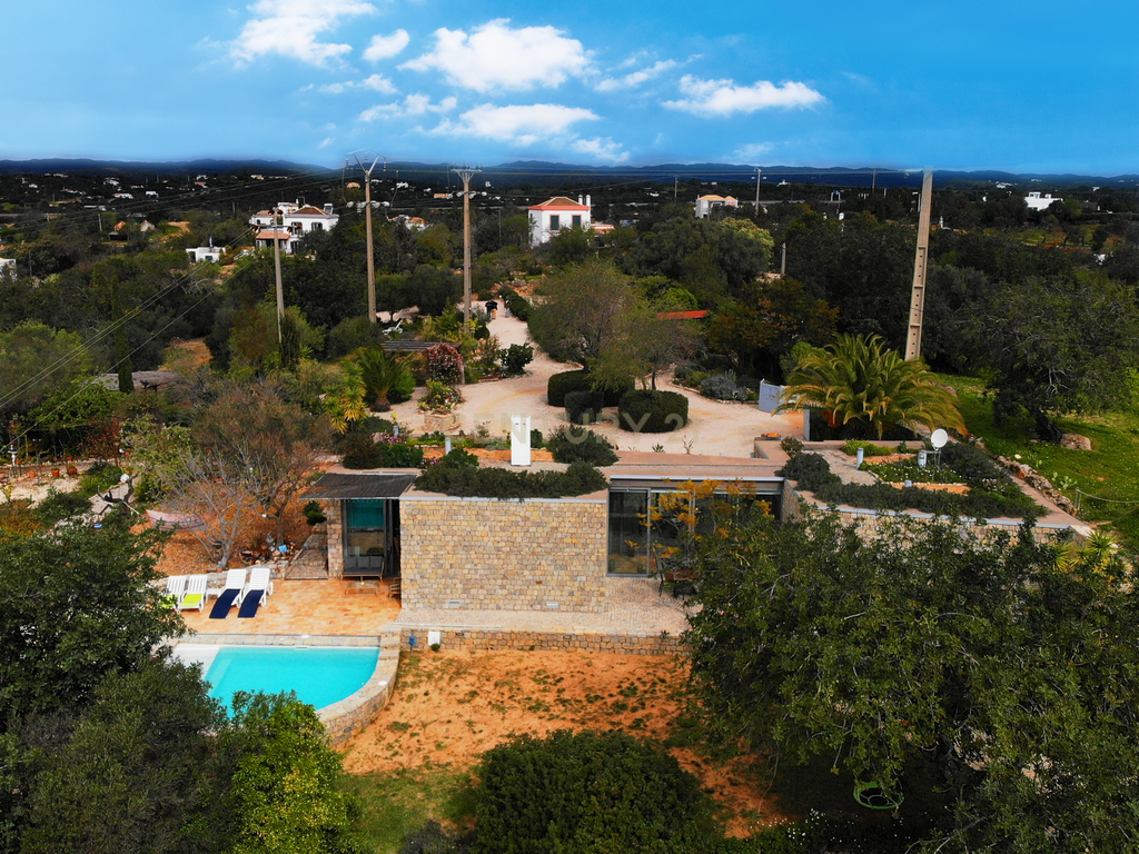 MORADIA TÉRREA T3 DE LUXO – ARQUITETURA CONTEMPORÂNEA EM PEDRA, A 8 MINUTOS DE TAVIRA - Image 4