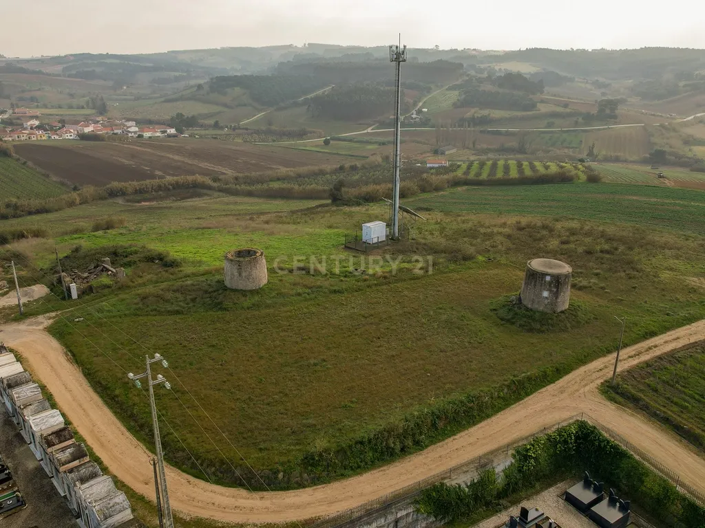 **EXCELENTE OPORTUNIDADE DE INVESTIMENTO NA LOURINHÃ** - Image 2