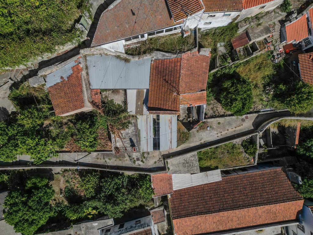 Casa para Recuperar em Montemor o Velho - 4 Quartos, 166m² - Image 4