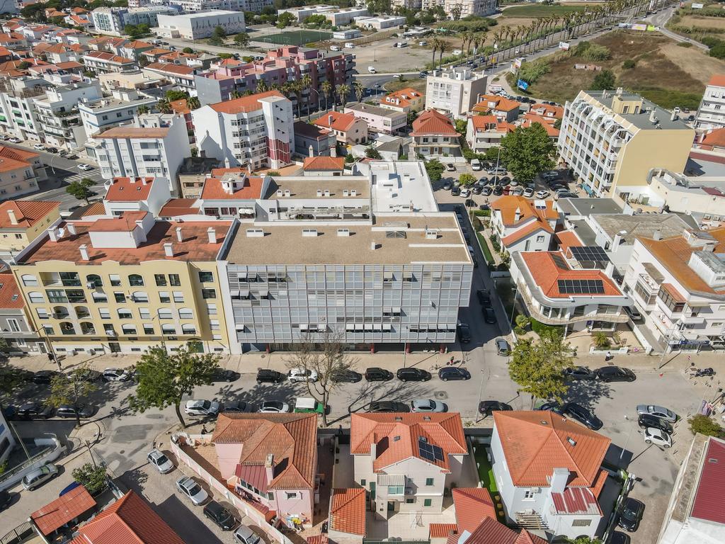Espaço Comercial para venda com 2 lugares de parqueamento e arrecadação | Costa da Caparica | Portugal - Image 18