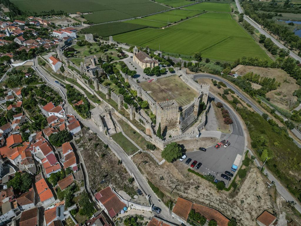 Casa para Recuperar em Montemor o Velho - 4 Quartos, 166m² - Image 26