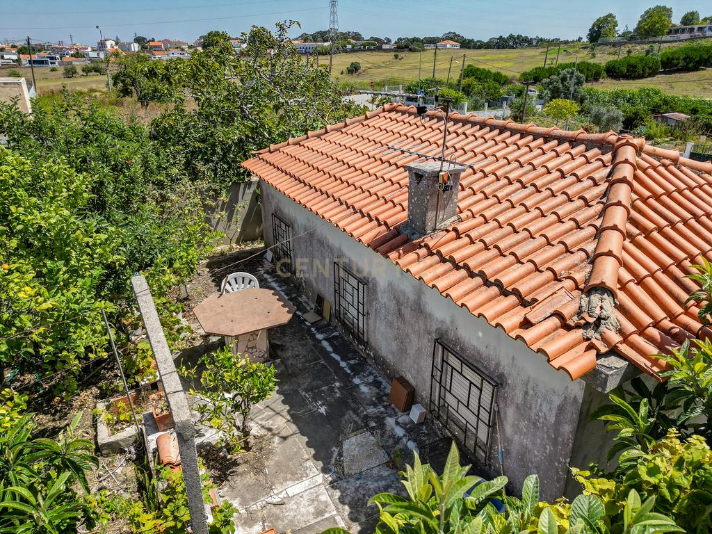 Perto das Praias da Costa da Caparica,( Quintinha) edificada em terreno URBANO de  312m2. Para uma  NOVA CONSTRUÇÃO DE CERCA 170m2. - Image 41