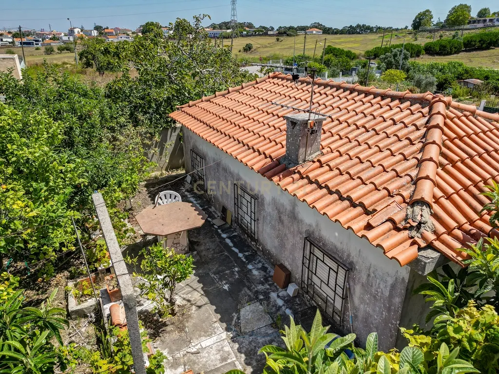 Perto das Praias da Costa da Caparica,( Quintinha) edificada em terreno URBANO de 312m2. Para uma NOVA CONSTRUÇÃO DE CERCA 170m2. - Image 41