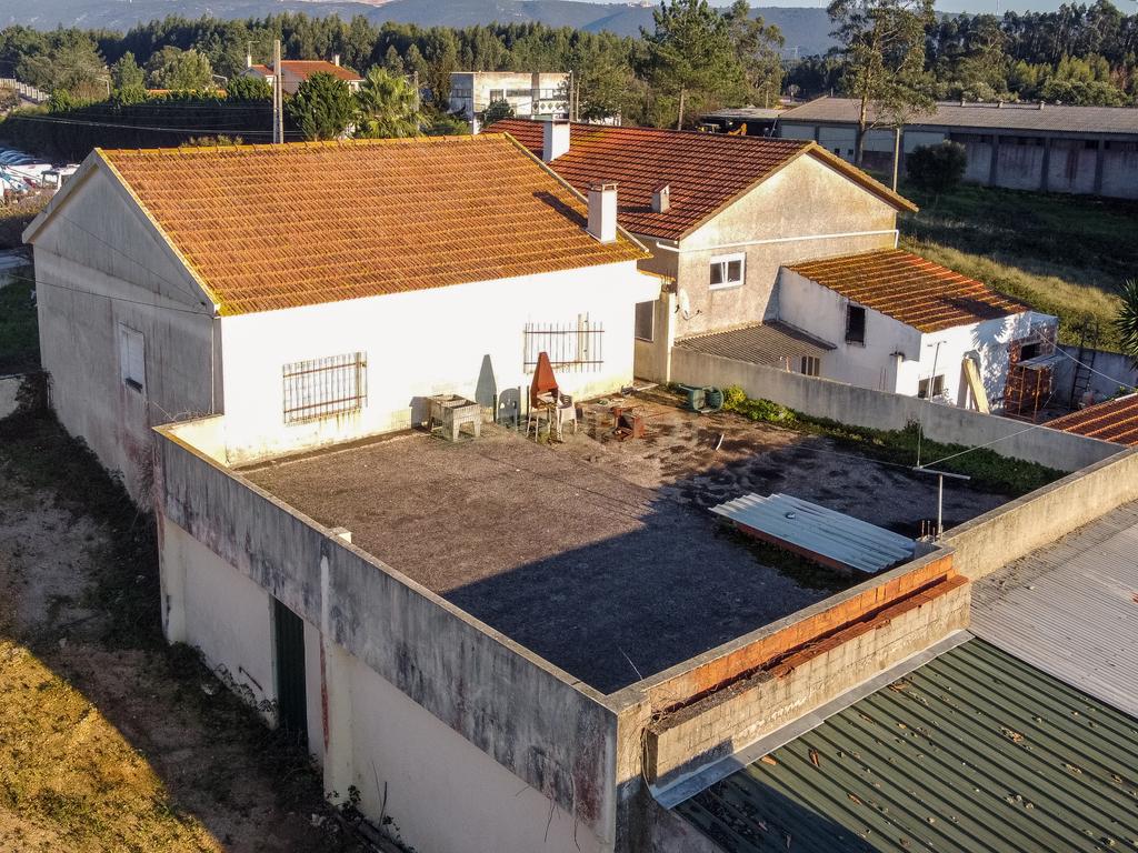 Moradia 3 quartos com armazém, num lote de terreno de 8140m2 - Benedita, Leiria - Image 25