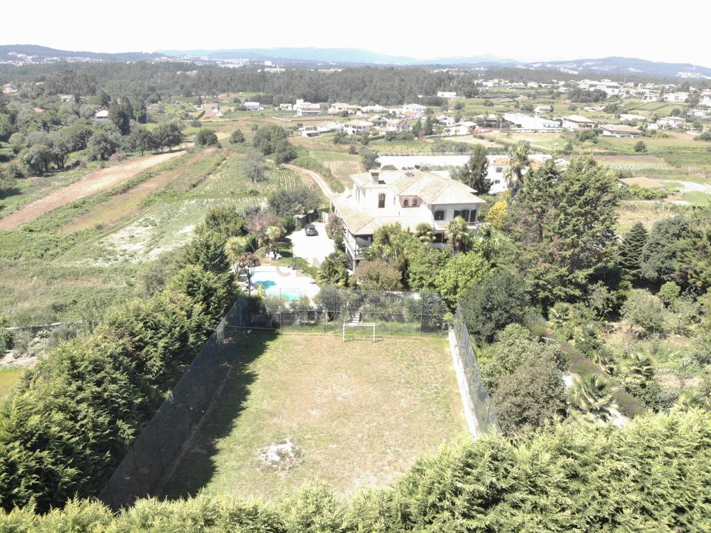 Moradia espectacular T8 em Forjães com 782 m2 constrúido e 4560 m2 de terreno - Image 48