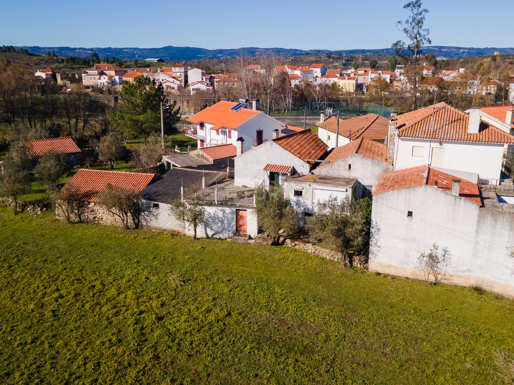 Moradia e anexos em Vila Cortês da Serra - Gouveia - Image 5
